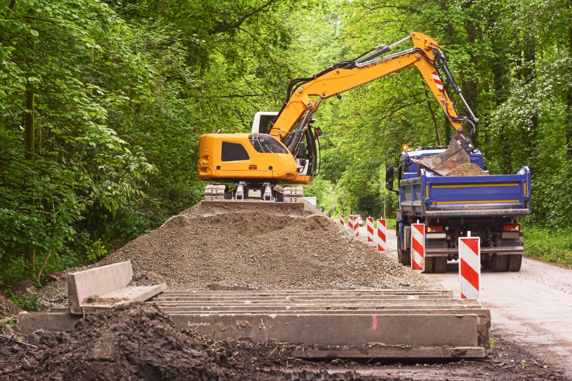 koparki, rozładunek towarów ciężkich, transport HDS, usługi koparką dla inwestorów, usługi koparką dla klientów indywidualnych, Utwardzanie terenów, wykaszanie nieużytków, Wykaszanie rowów, wynajem koparek Chojnów, Legnica, Lubin, Prochowice